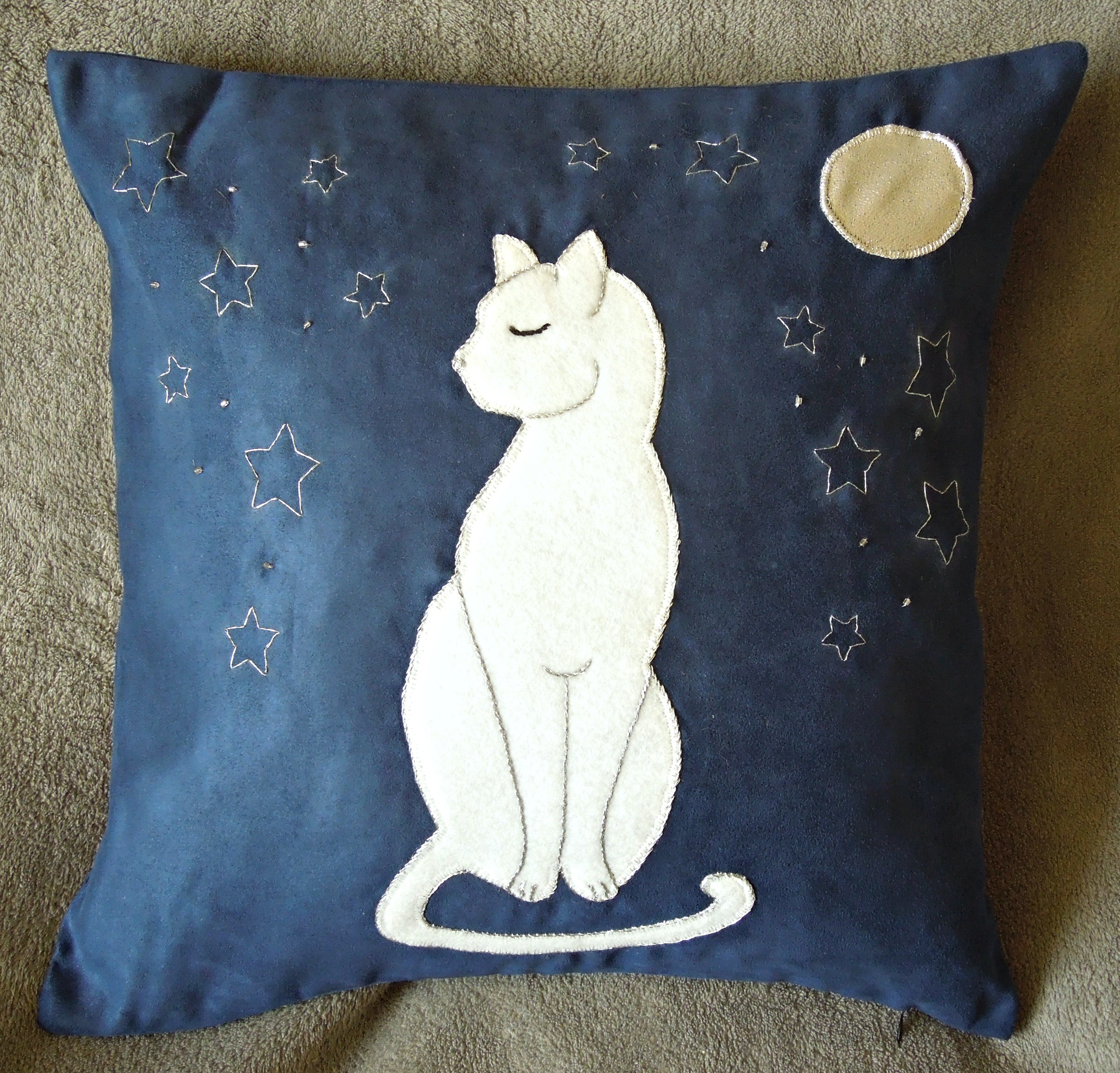 Znalezione obrazy dla zapytania cushions handmade animal